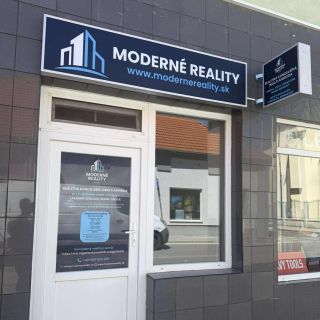 🏪Svetelný box + výstrčka + polep výkladu // Fénybox, kétoldalas box, kriakat dekor - Moderné Reality @tomasmihalovics