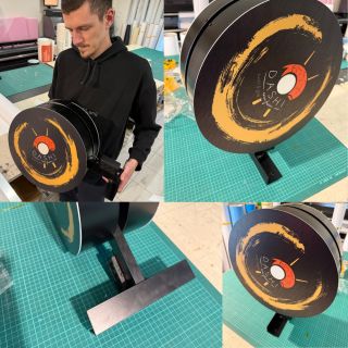 🌐Objednali ste cez náš eshop svetelný box vo tvare kruhu, obojstrannú výstrčku, plexi tabuľku, solárne domové čísla!...